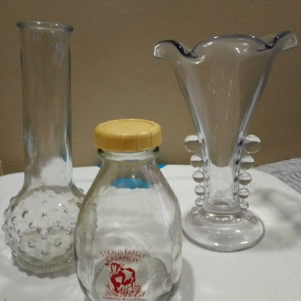 688) 2 vases. 1 glass bottle.